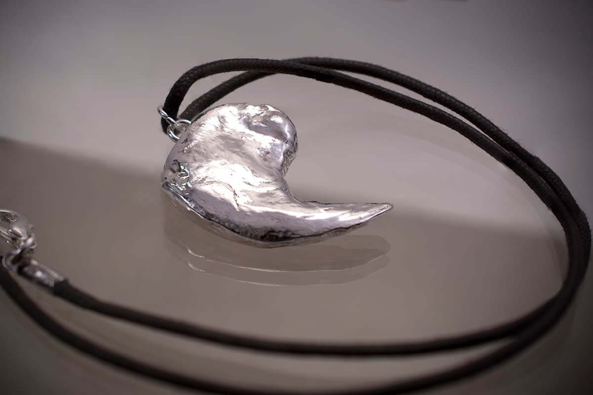 white tiger claw replica pendant silver