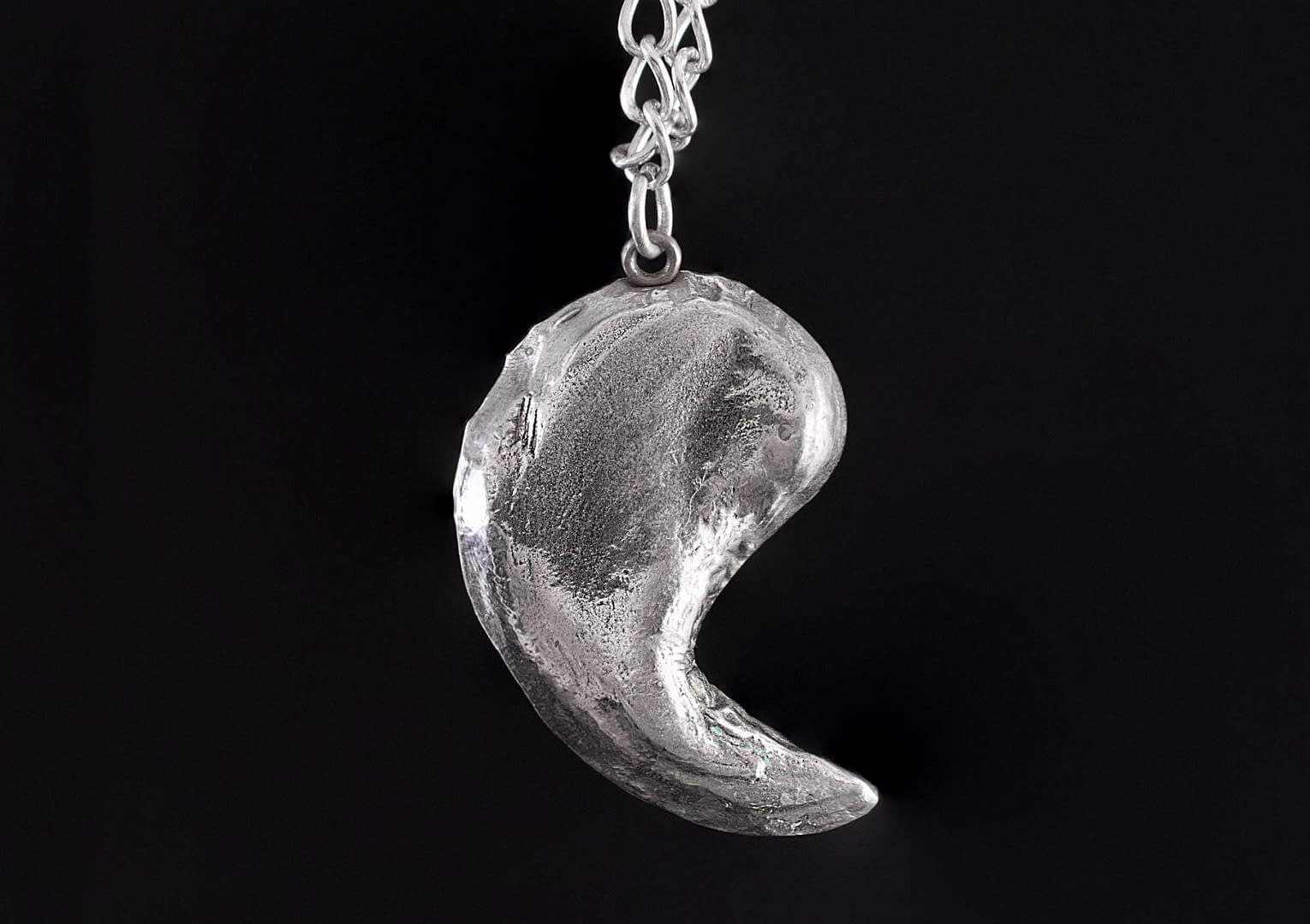 white tiger claw replica pendant white copper